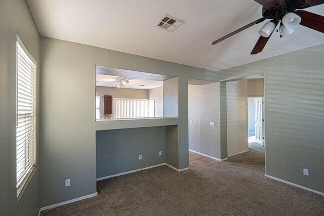 Building Photo - Move in READY! Perfect 3 bed/ 2 bath home ...