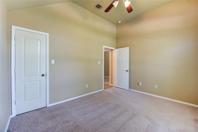 Building Photo - 5615 Stoneridge Ct