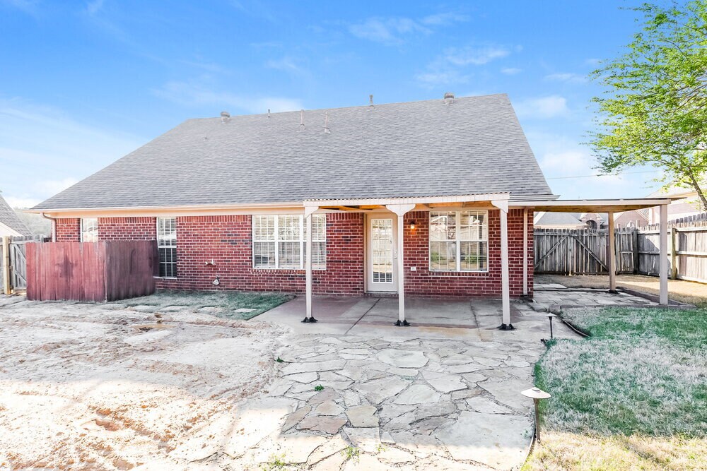 Building Photo - 6210 Braybourne Main