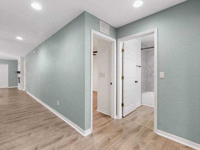 Building Photo - 12380 Easha Blvd