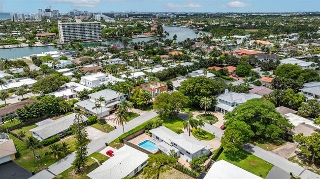 Building Photo - 2616 NE 26th Terrace