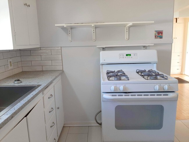 Building Photo - 808 Carlisle Blvd NE