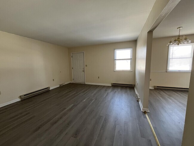 Building Photo - 702 Thomas Ln