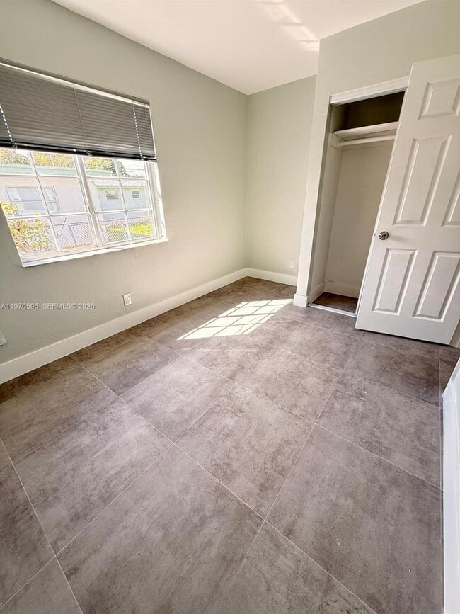 Building Photo - 4021 SW 27th St