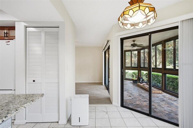 Building Photo - 41 Hembury Ln