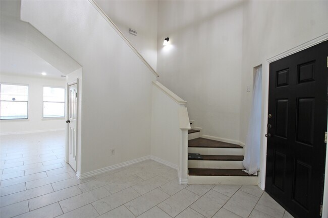 Building Photo - 8314 Silver Fir Ln