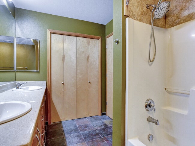 Building Photo - 1125 NW 9th Ave