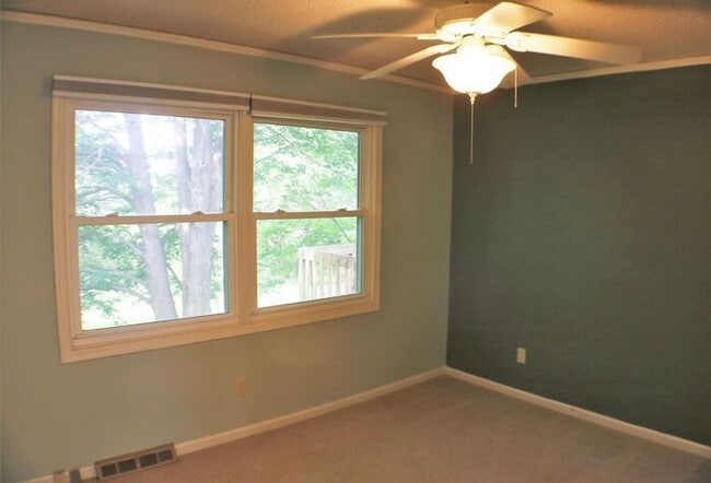 Building Photo - $2,350 | 3 Bedroom, 3 Bathroom House | No ...