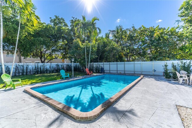 Building Photo - 12344 NE 9th Ave