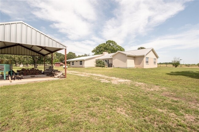 Building Photo - 2205 Co Rd 122