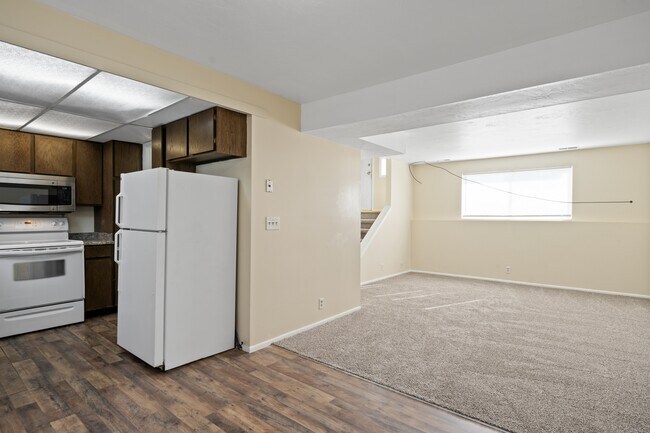 Building Photo - 5492 Lilac Ave