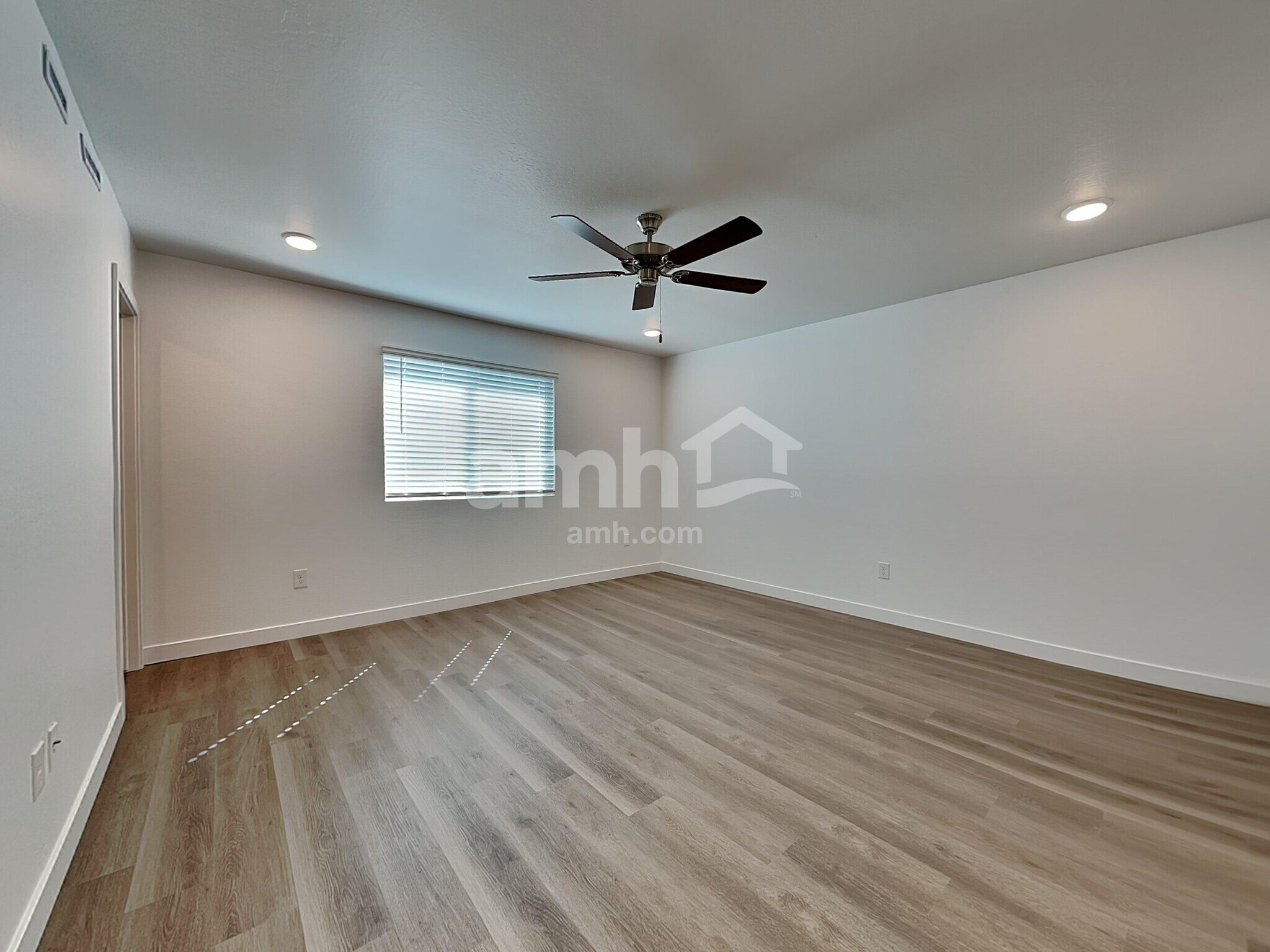 Building Photo - 9747 W Parkway Dr