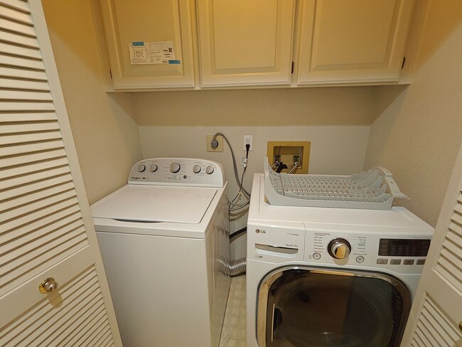 Building Photo - 3 Bedroom for Rent in River Oaks! $4,975