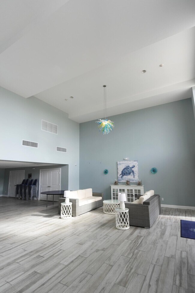 Building Photo - 145 S Ocean Ave