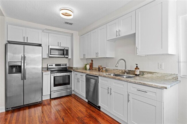 Building Photo - 1175 Highland Ct N