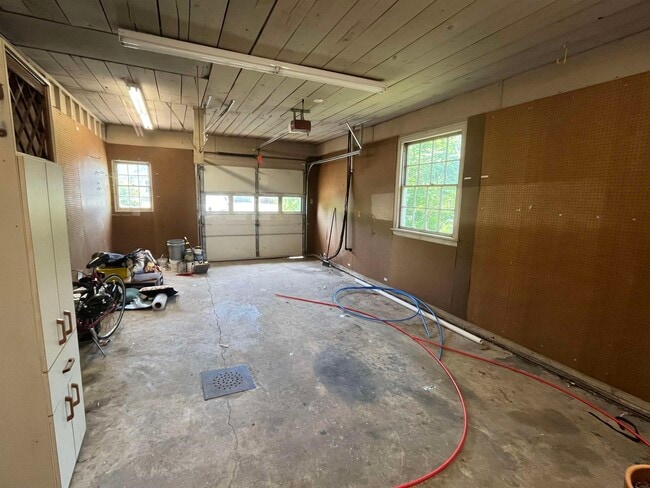 Building Photo - 226 Orchard Ln