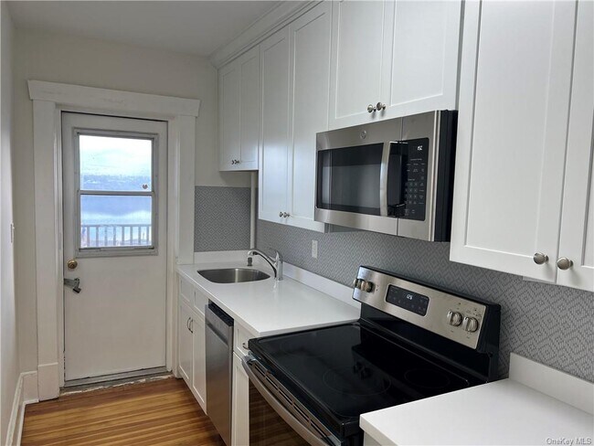 Building Photo - 172 Grand St