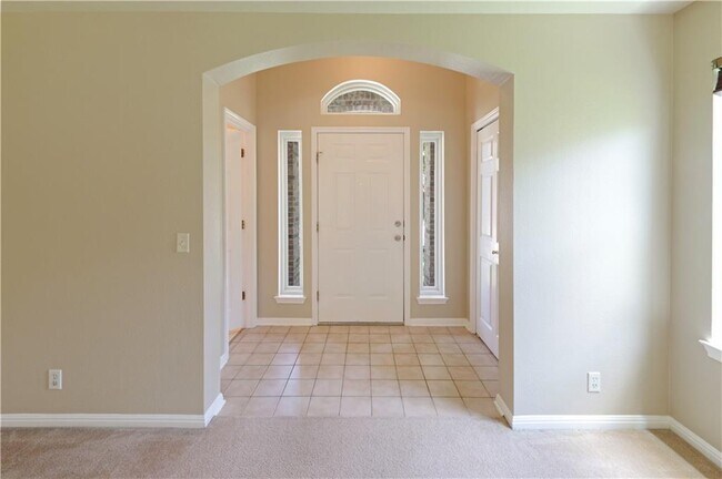 Building Photo - 807 Camino Real Dr