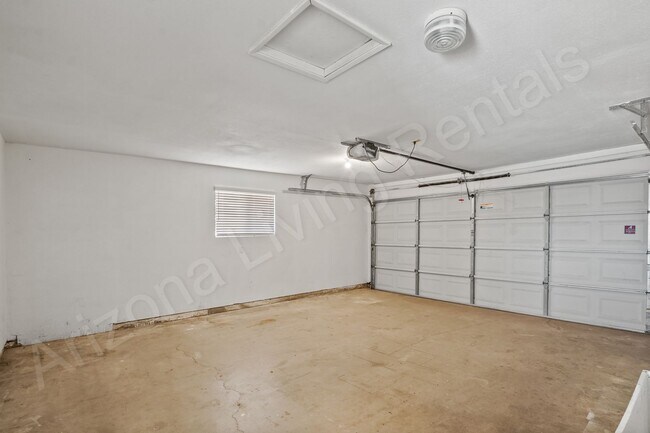 Building Photo - PET FRIENDLY POOL HOME