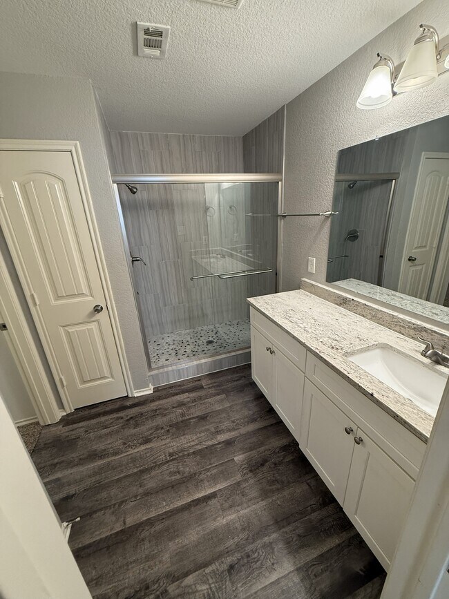 Building Photo - 1936 Encino Dr