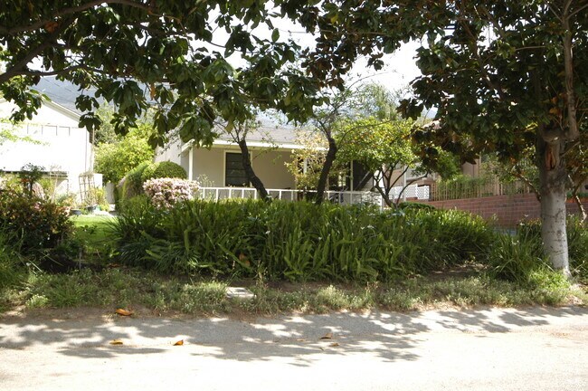 Primary Photo - 105 Esperanza Ave