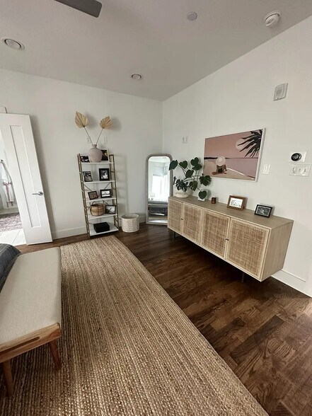 Building Photo - 5705 Bryan Pky