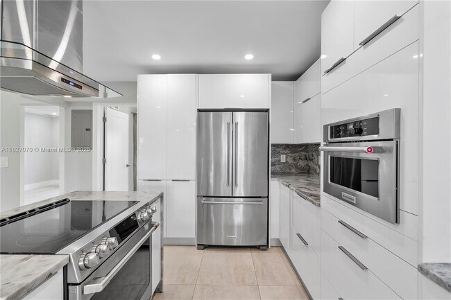 Building Photo - 2115 NE 37th Dr