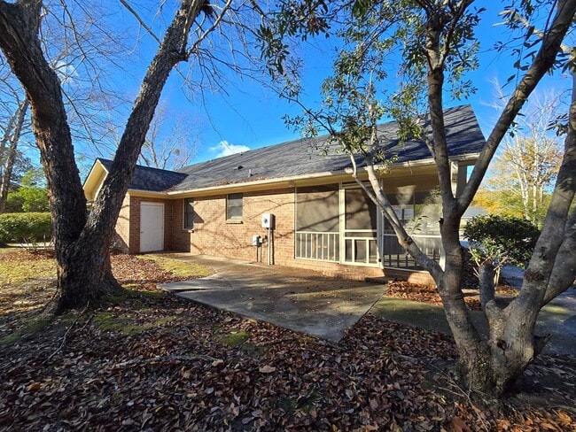 Building Photo - 2230 Tudor St