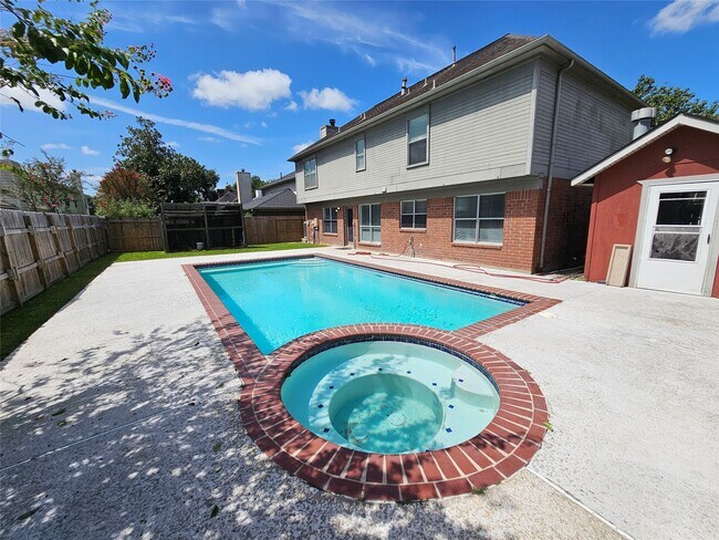 Building Photo - 3901 Spring Garden Dr