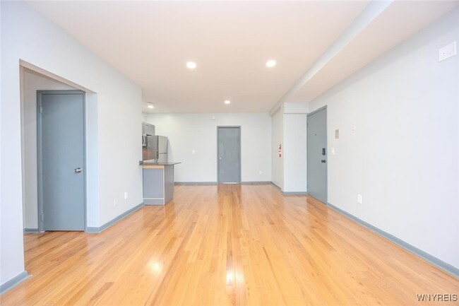 Building Photo - 530 Main St