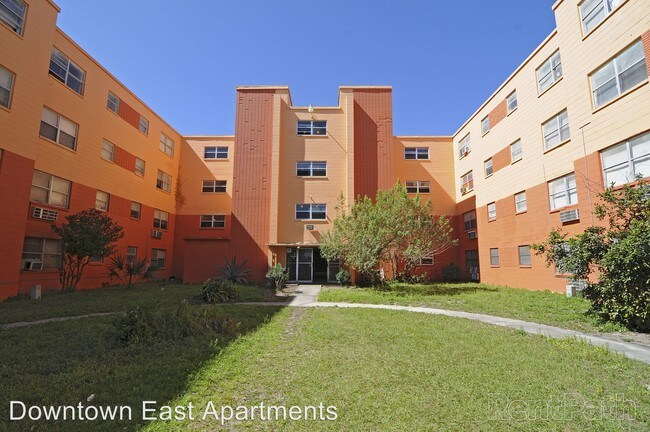 Building Photo - 1 br, 1 bath Apartment - 888 Franklin St