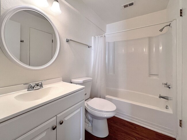 Building Photo - Charming 2-Bedroom, 2-Bathroom Townhome in Winterset