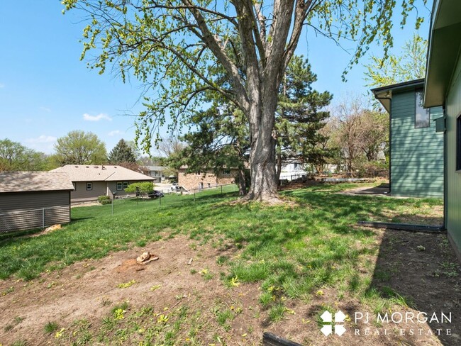 Building Photo - 5 Bedroom, 3 Bathroom - Newly Updated