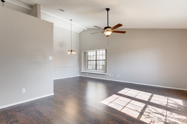 Building Photo - "Charming 3-Bedroom Retreat with 2 Full Baths in Rowlett – 1,894 Sq. Ft. of Comfort on Shipman St.!"
