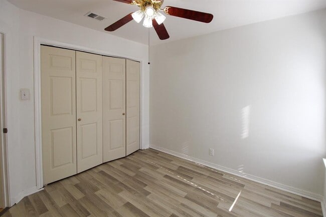 Building Photo - 6907 Stonleigh Pl