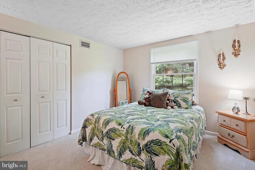 Building Photo - 209 Oak Leaf Cir