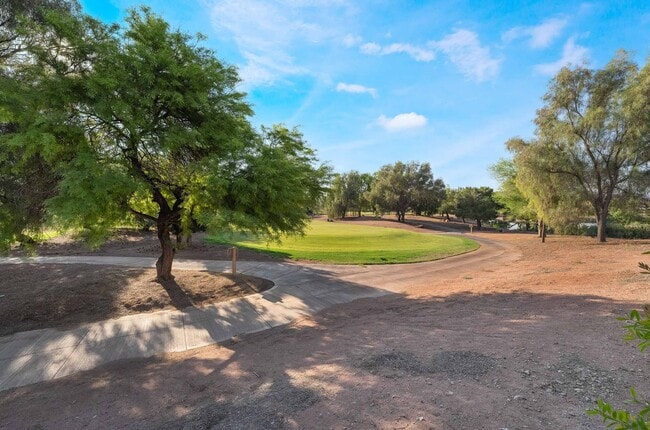 Building Photo - Tranquil Oasis: Golf Course Views!