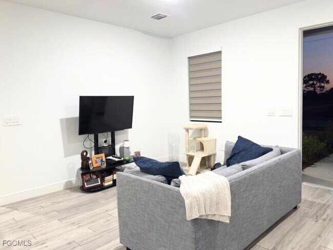 Building Photo - 8033 Melody Cir