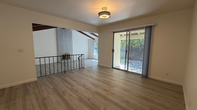 Building Photo - 7737 Southcliff Dr