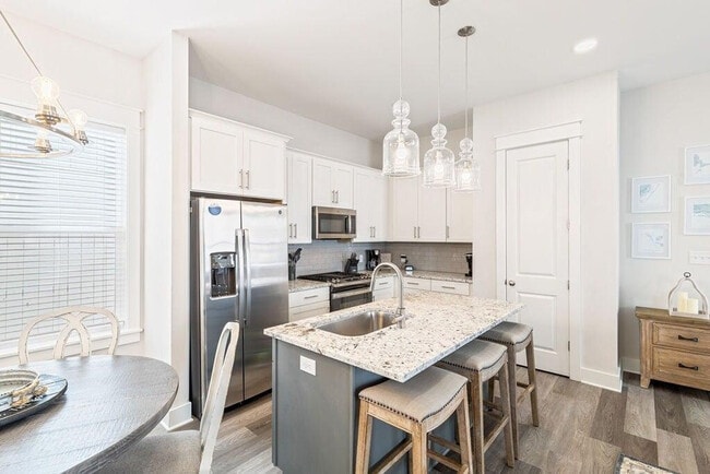 Building Photo - 24 Beach View Dr