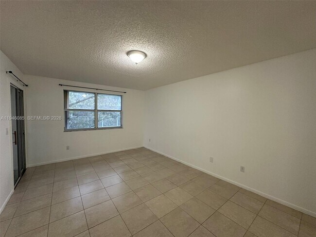 Building Photo - 2636 SE 20th Ct