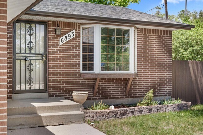 Building Photo - Available NOW! 3 Bedroom 1 Bath Beautiful Home in Arvada!