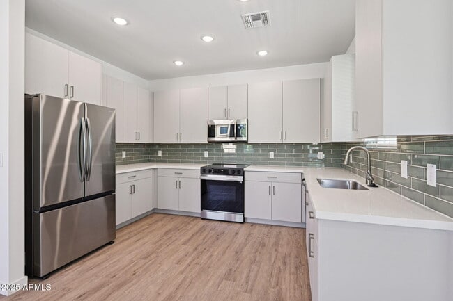 Building Photo - 2128 JENNIFER LYNN Way