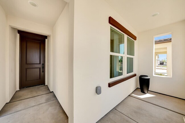 Building Photo - 2147 West Cardinal Avenue