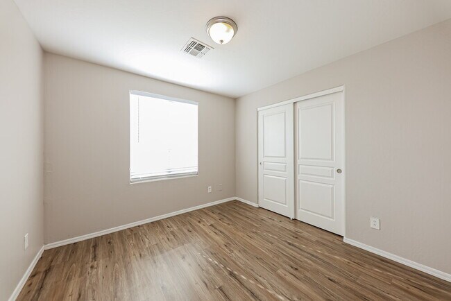 Building Photo - 24236 W Lasso Ln