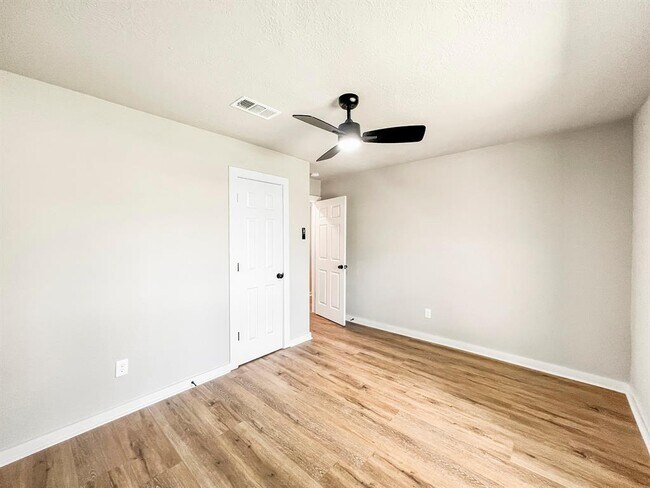 Building Photo - 23207 Naples Dr