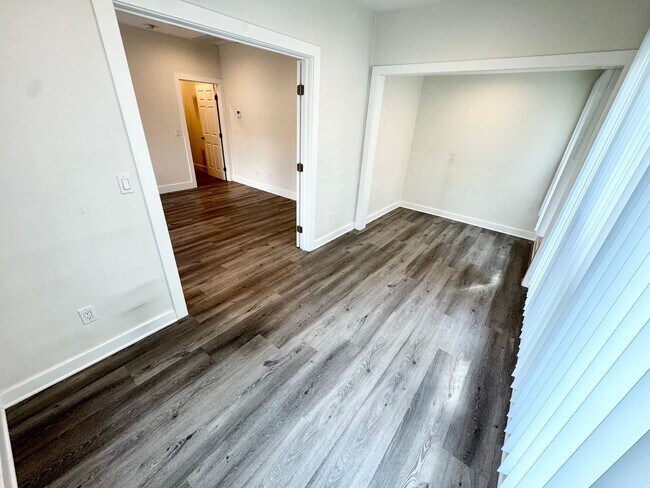 Building Photo - ***1 Bed 1 Bath apartment in the most desi...