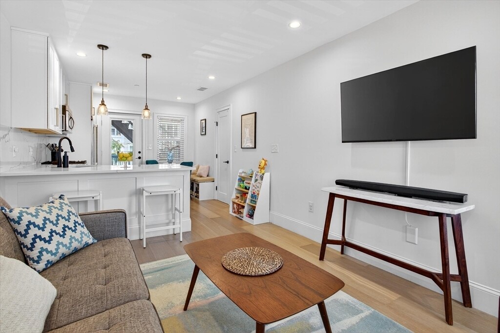 Building Photo - 7 Bell Ct