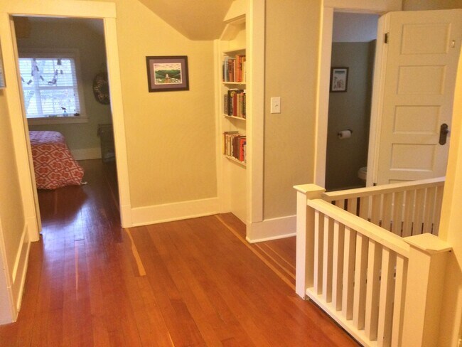Building Photo - 4bd/2.5ba Seattle House