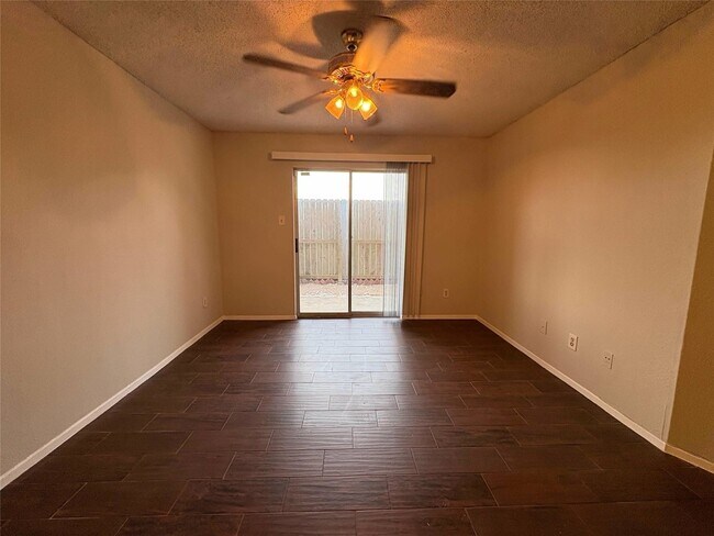 Building Photo - 10555 Turtlewood Ct